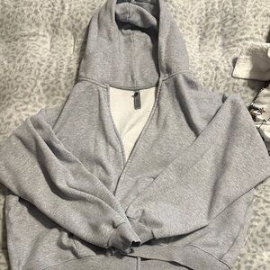 Skims Women’s Gray Cropped Zip-Up Hoodie